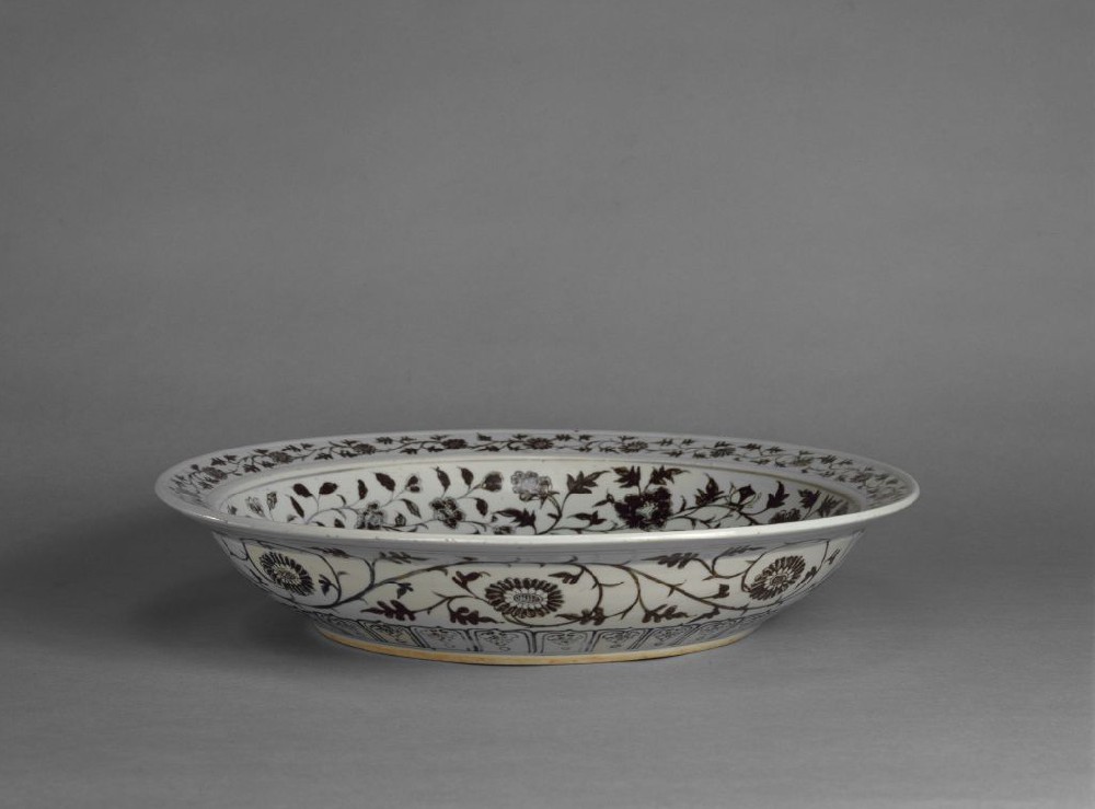 青花折枝花卉纹大盘