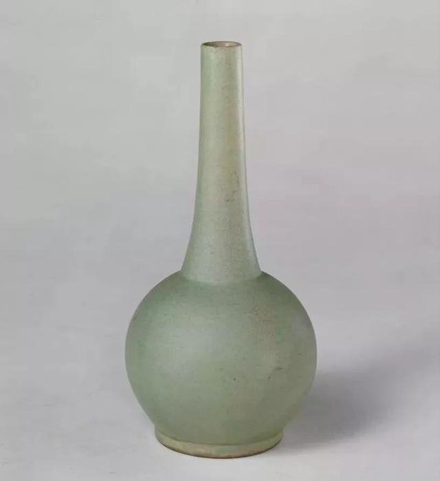 立夏-明月珰-青釉直颈瓶